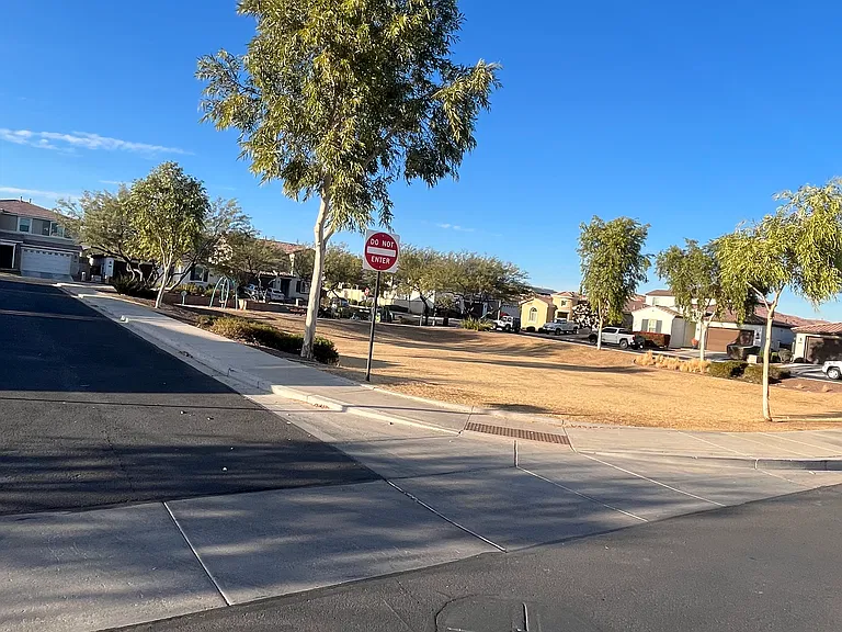 21013 W Almeria Rd — Photo 28