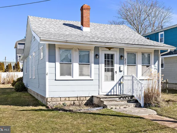 229 W 21st St, Ship Bottom, NJ 08008