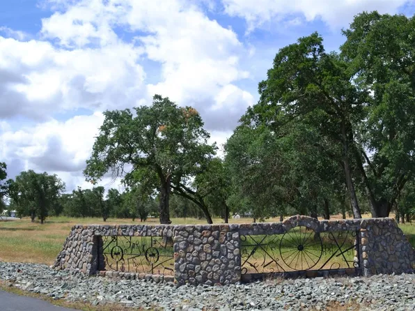 5250 Saharan Dr, Valley Springs, CA 95252