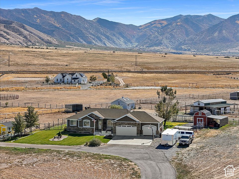 1st image of 1644 E Arrowhead Ln