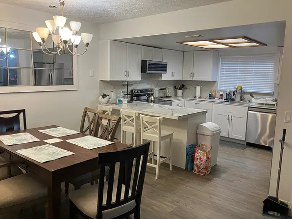 1010 Oakhill St, Seffner, FL 33584