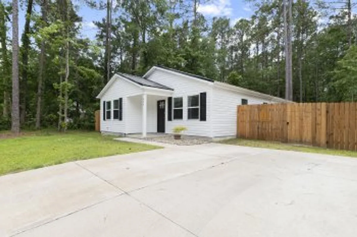 Building Photo - 629 Walnut Dr
