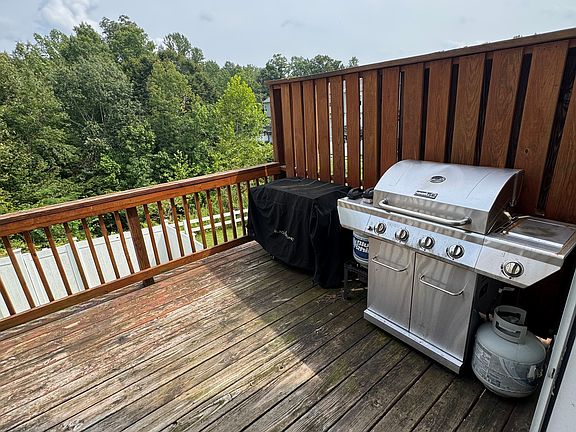 4th image of 508 English Oak Ln