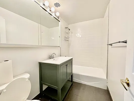 Rented by HOLTON REAL ESTATE INC. | media 22