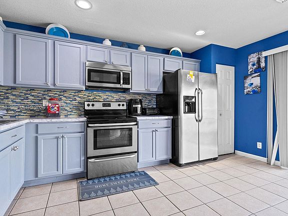 5th image of 3059 Waddell Ave