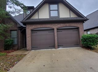 2302 Abbeyglen Cir, Hoover, AL 35226