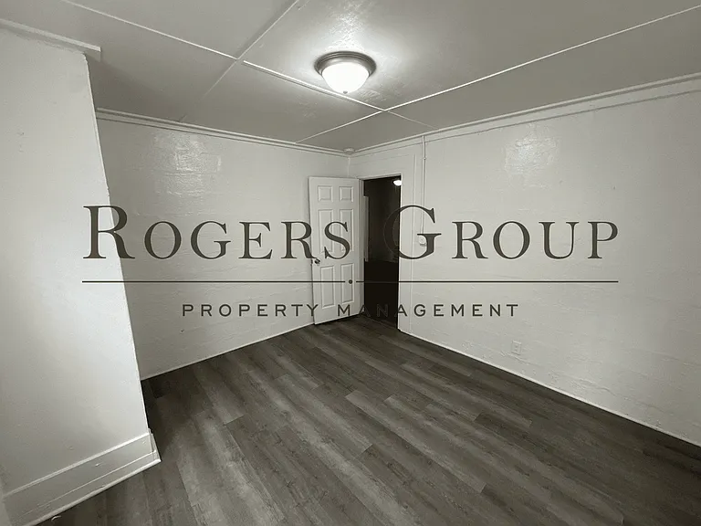 1023 Hughes St — Photo 5