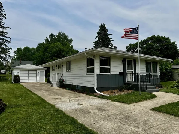 1118 W Harrison St, Freeport, IL 61032