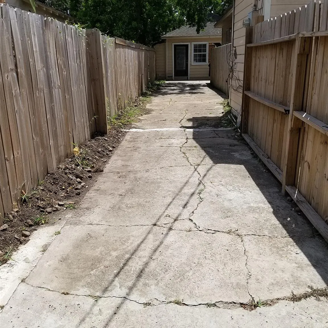 2 bed, 1.0 bath, 1494 sqft, $1,295 — Photo 2
