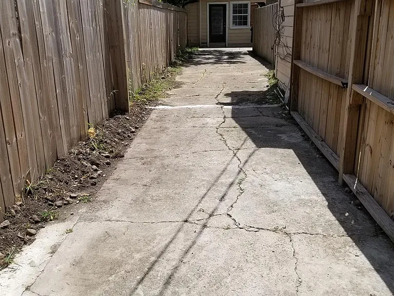 4714 Sharon St — Photo 2