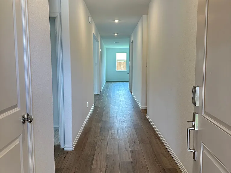 8505 Honeylocust St — Photo 2