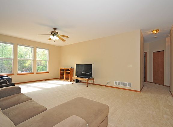 5th image of 301 Redwing Dr