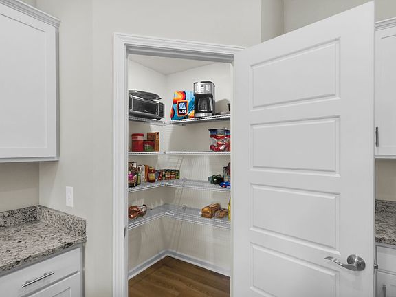 4th image of 115 Grantham Pl