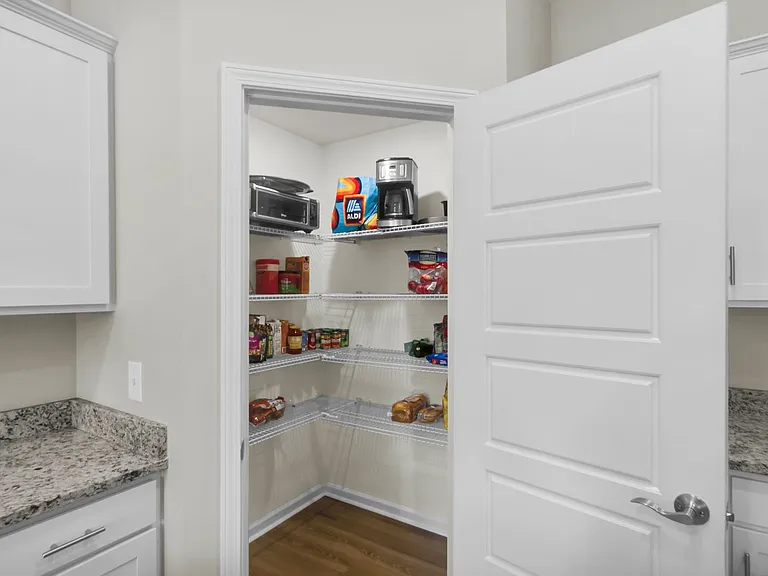 115 Grantham Pl — Photo 4