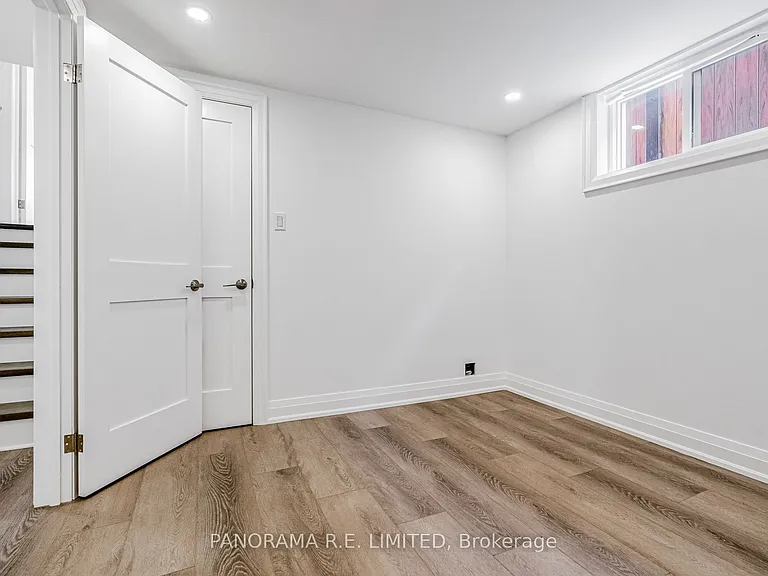 674 Netherton Cres #LOWER — Photo 12