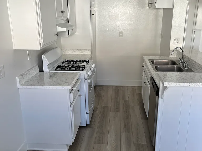 Villa Woods Apartments — Photo 25