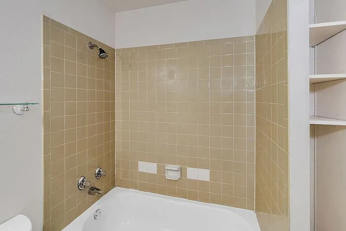 125 Franklin Ave #412 — Photo 4