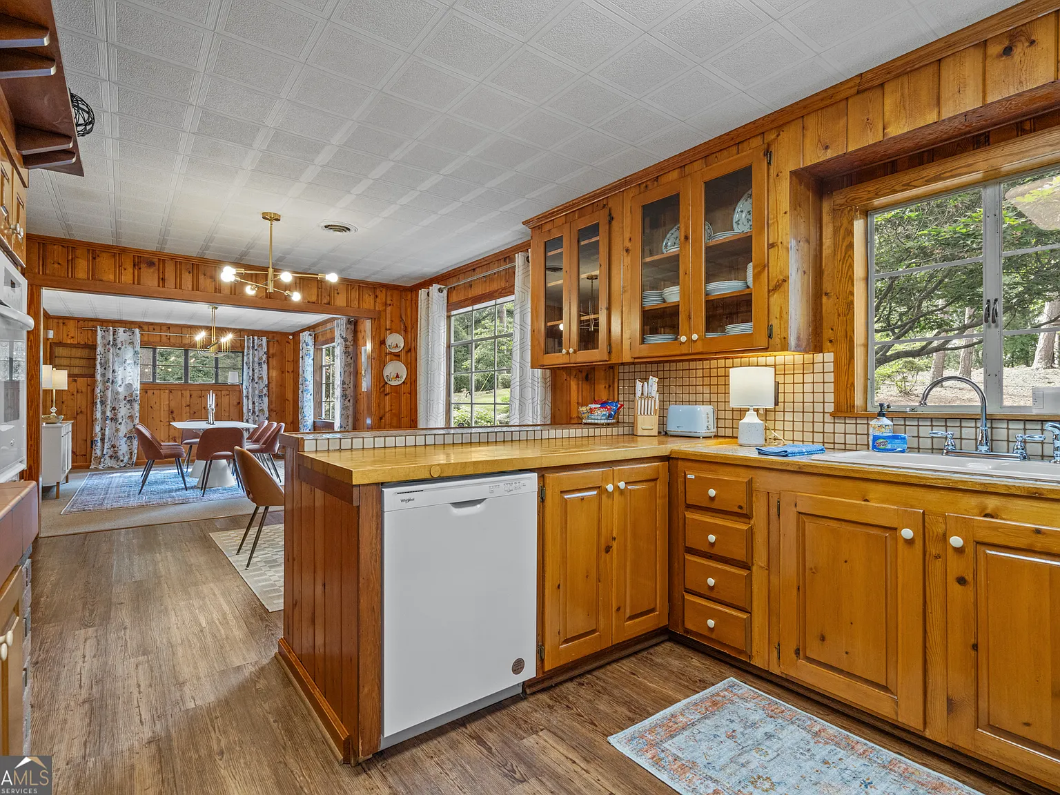 5 bed, 3.0 bath, $8,422 — Photo 3