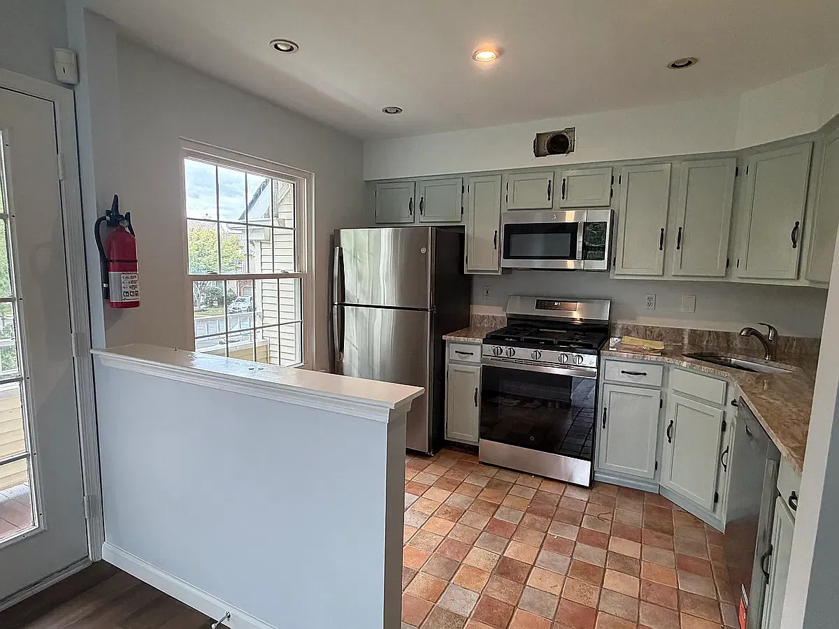 2 bed, 1000 sqft, $2,750 — Photo 3