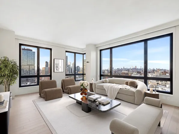 550 Vanderbilt Avenue image 1 of 7