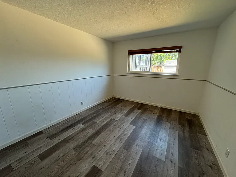 2956 Driftwood Dr — Photo 3