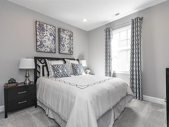 5th image of 118 Woodview Dr