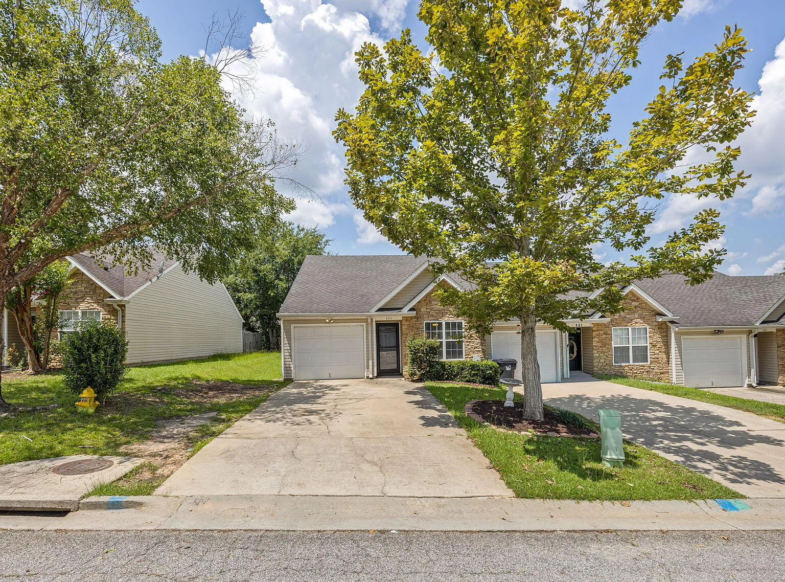 3 bed, 2.0 bath, 1377 sqft, $1,595 — Photo 3