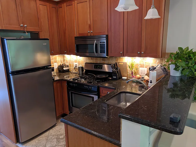320 Clermont Ave #4 — Photo 3