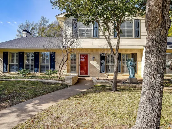1604 Forest Glen Ct, Pantego, TX 76013