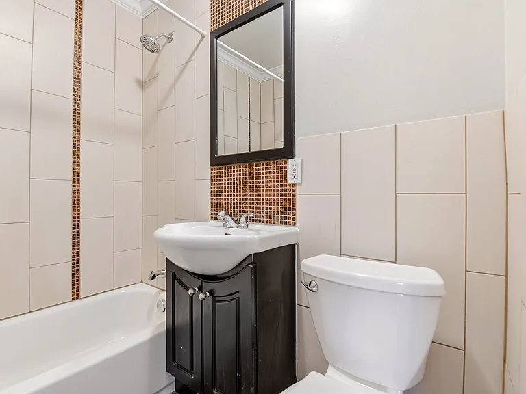 1 S Pennsylvania St #302 — Photo 15