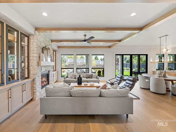 4th image of 2078 W Annadale Ave