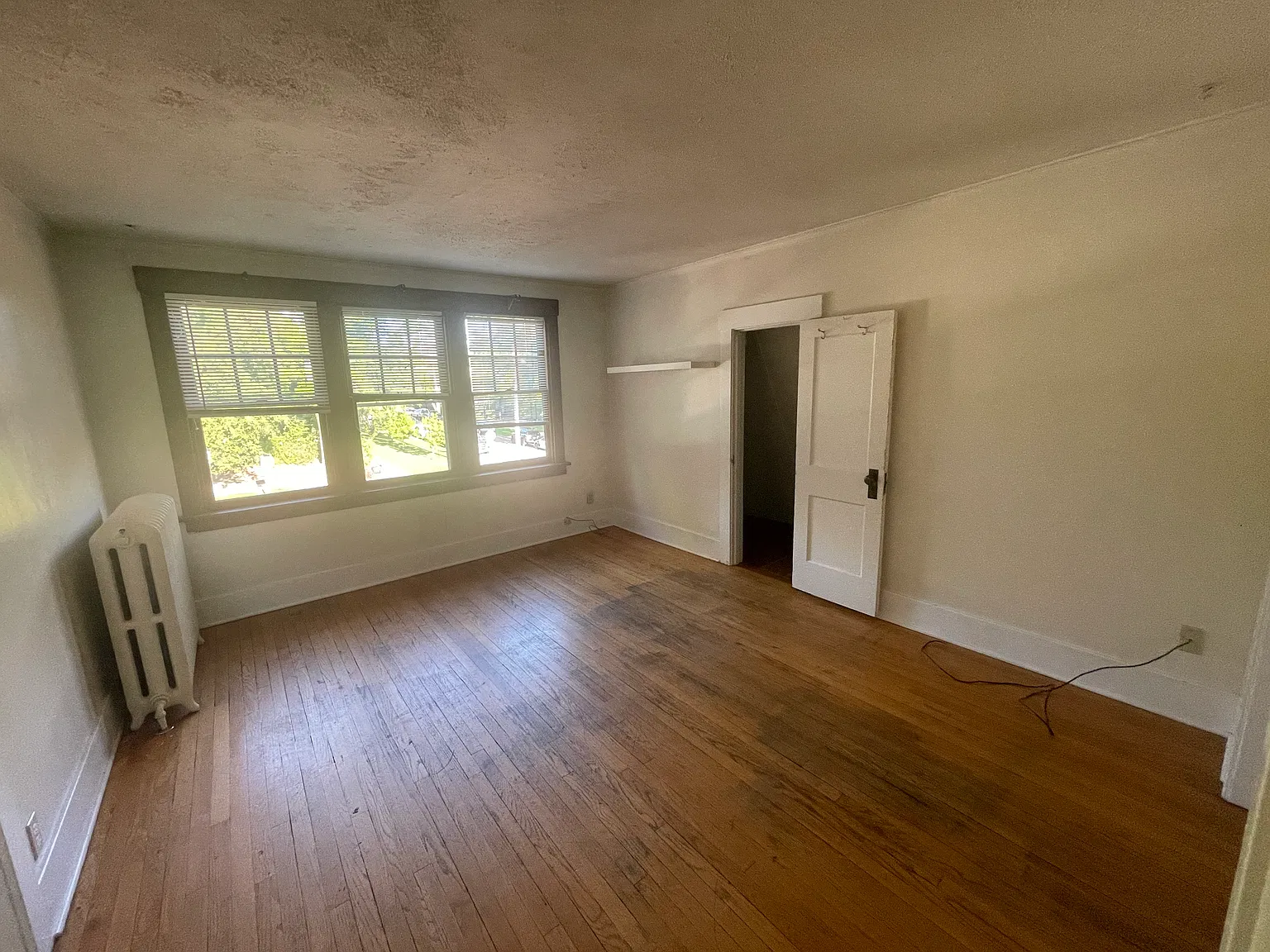 982 13th St — Photo 3