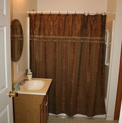 Full Bath in Guset House