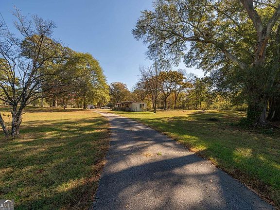 3rd image of 22 W Iron Belt Rd