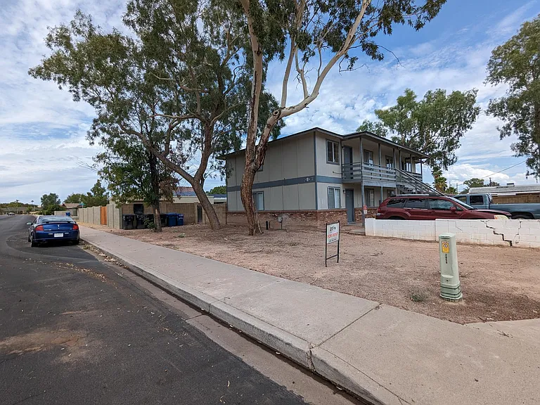 2059 N Winterhaven #101 — Photo 46