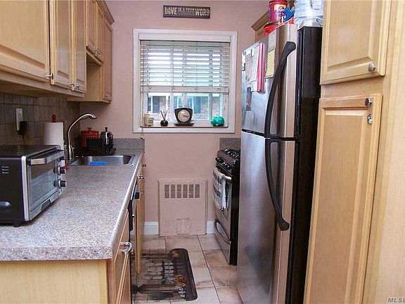 3rd image of 132 Edmunton Dr APT C12
