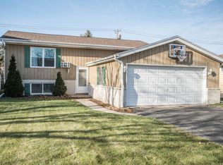 4135 S 91st Pl, Greenfield, WI 53228