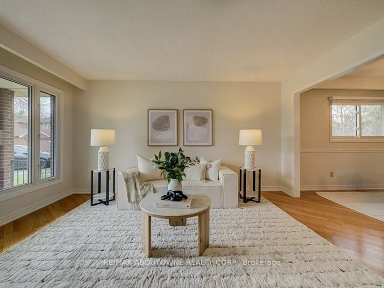 440 Parkridge Cres — Photo 3