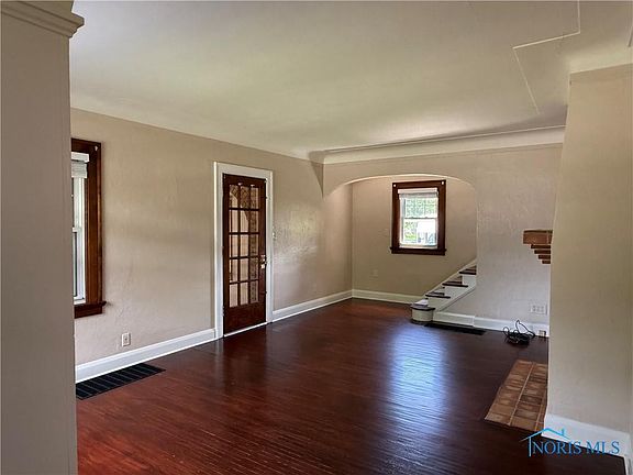 4th image of 733 Mayfair Blvd
