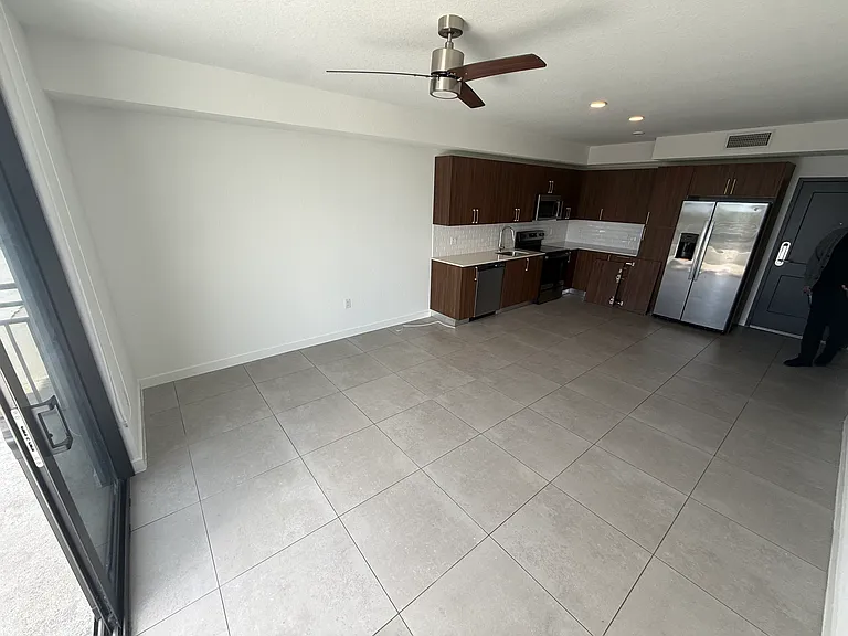 1010 NW 11th St #505 — Photo 3