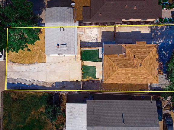 3rd image of 4028 49th St