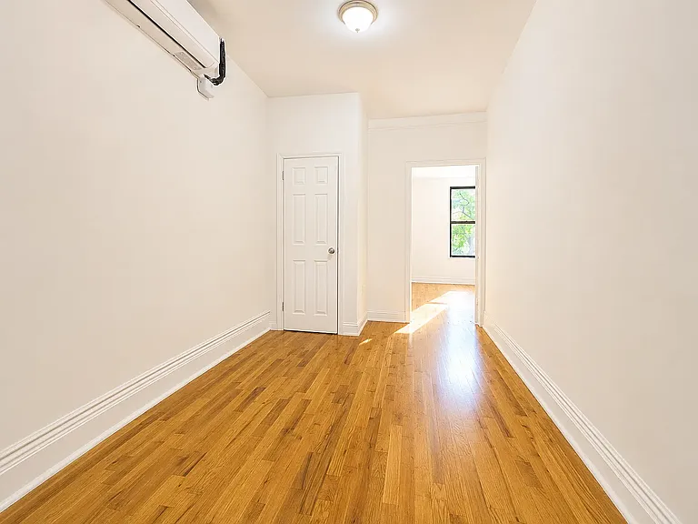 558 Seneca Ave #3R — Photo 8