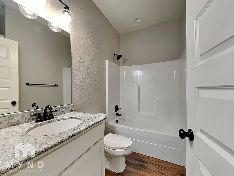 550 Captain Hopkins St — Photo 16