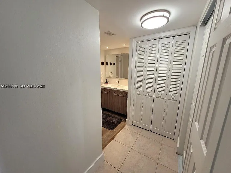 18081 Biscayne Blvd #602 — Photo 11