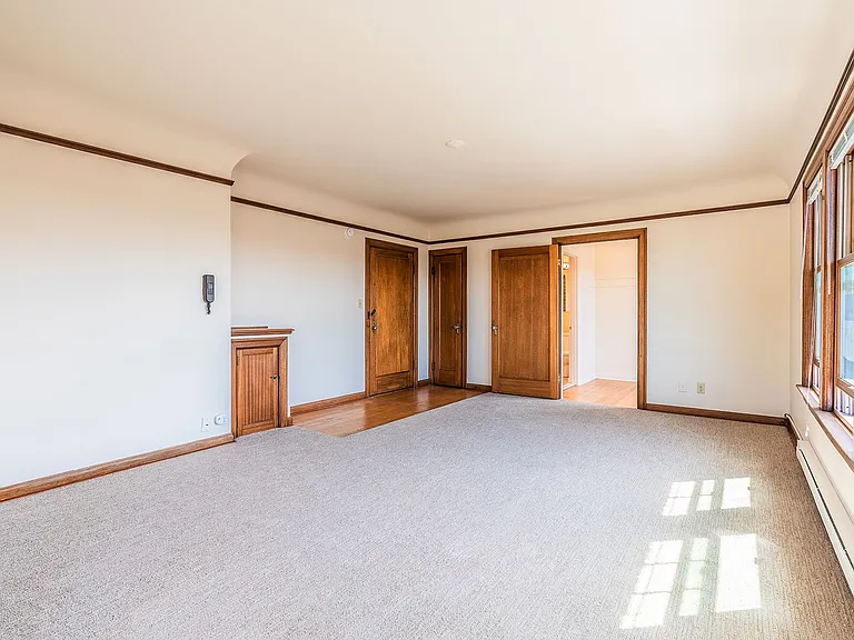 Leonard Apartments — Photo 18