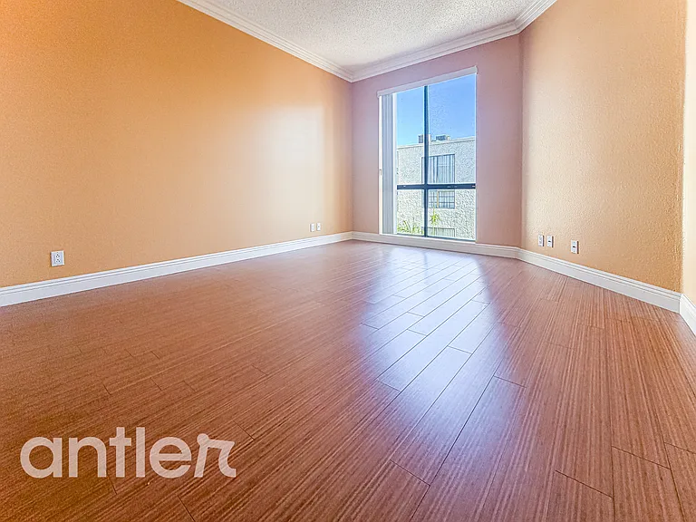 534 S Saint Andrews Pl #J416 — Photo 10