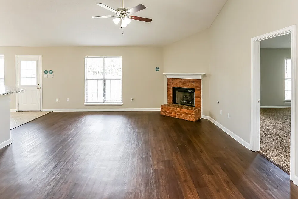3 bed, 2.0 bath, 1562 sqft, $1,885 — Photo 3