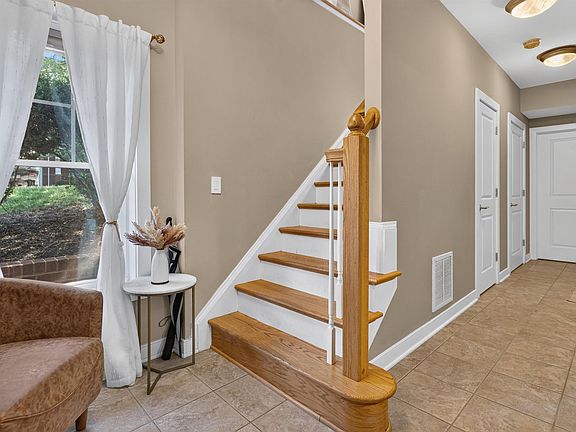 3rd image of 1565 Newcastle Ct