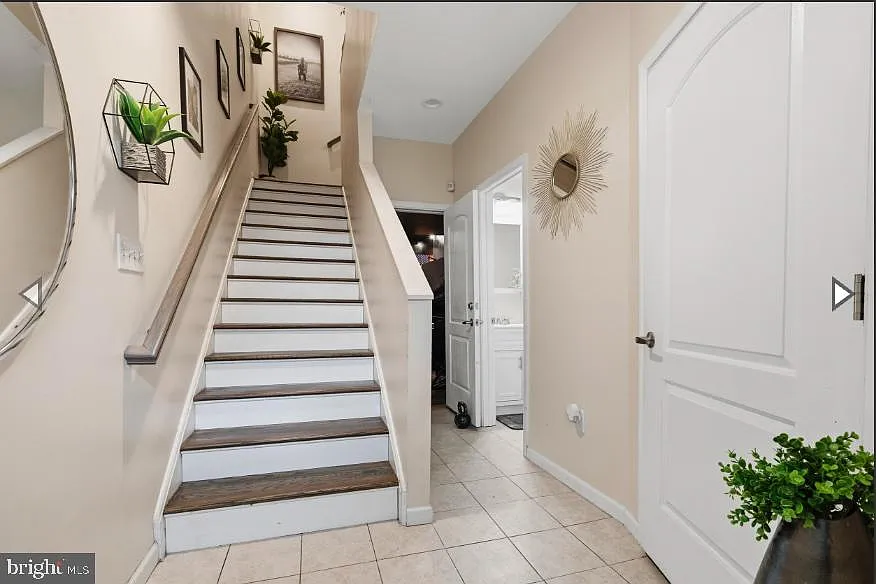 3 bed, 3.5 bath, 1412 sqft, $3,500 — Photo 2