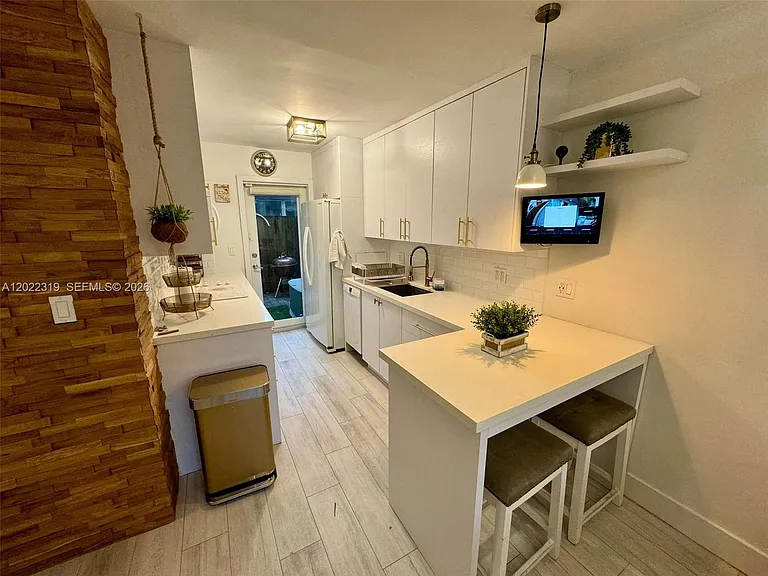 1121 SW 7th St #1 — Photo 13